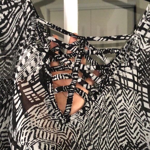 Patterned Blouse - Picture 3 of 3